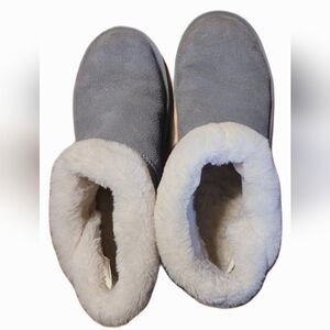 Koolaburra Gray and Cream Women's Slippers